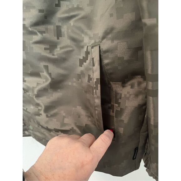 Nike Men's Las Vegas Raiders  Camo Salute to Service Sideline Full-Snap Lightwei - Picture 8 of 9